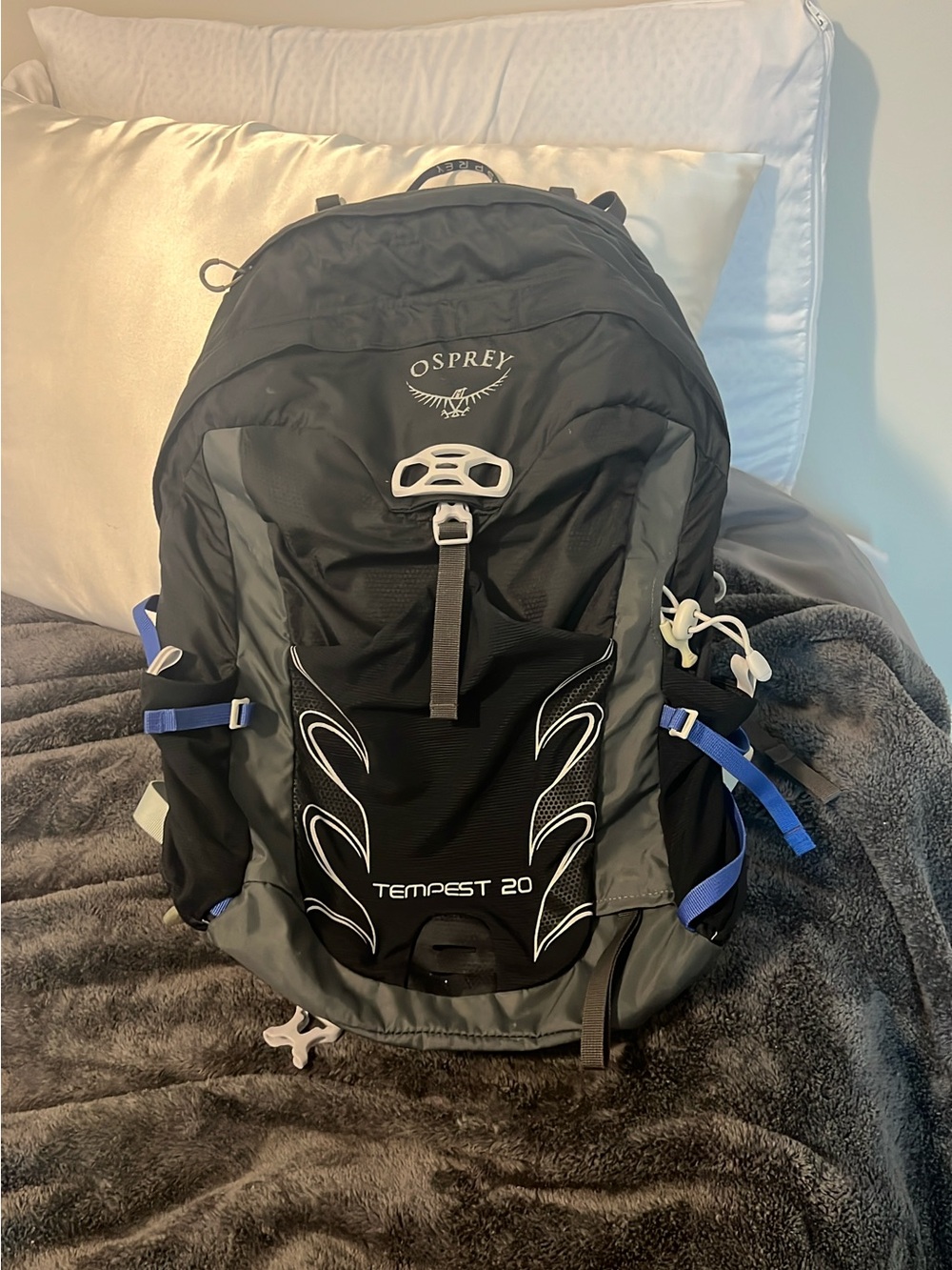 OSPREY Tempest 20 Backpack in Black and Gray with Blue Accents